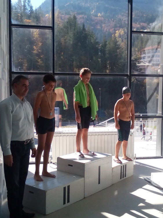 Над 80 деца участваха в ученическия турнир по плуване в новия басейн на Смолян