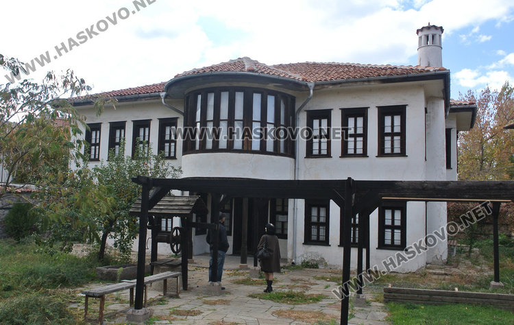 Ремонтират Паскалевата къща, поставят нова плоча вместо изчезналата