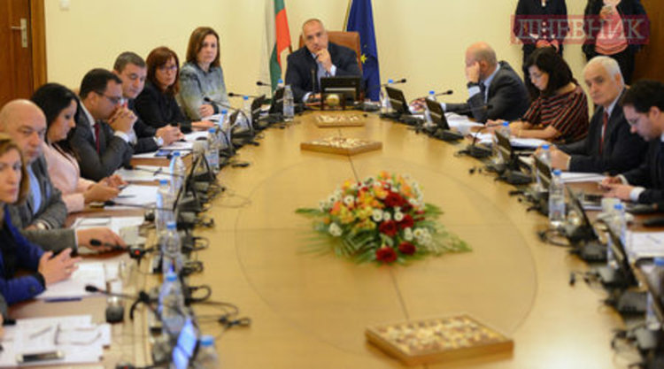 Кабинетът гледа на извънредно заседание бюджета за 2017 г.