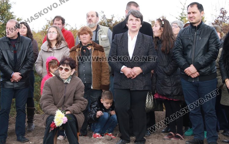 Осветиха 16-метровия кръст край димитровградското село Бряст