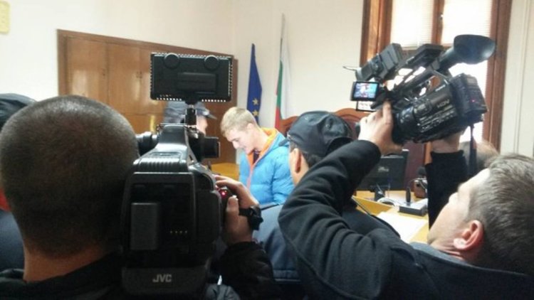 Младежът, обвинен за побой над лекар, остава в ареста