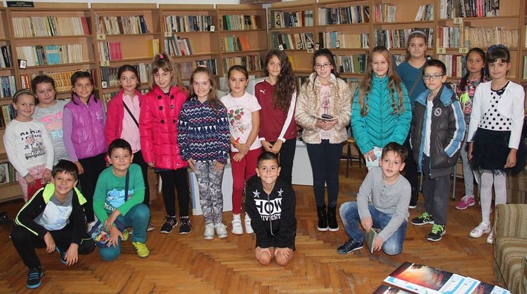 В ОУ "Алеко Константинов" почетоха 1 ноември - деня на народните будители с поредица инициативи в продължение на седмица