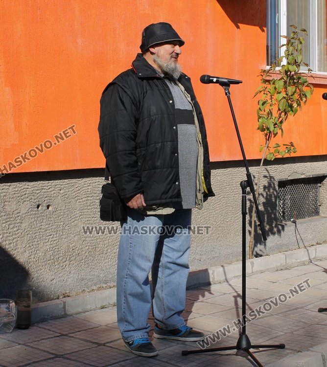 Председателят на комисията по култура към Общинския съвет Гроздан Грозев откри плочата