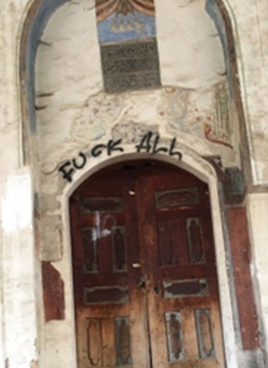 Циничен надпис на Куршум джамия разгневи ДОСТ