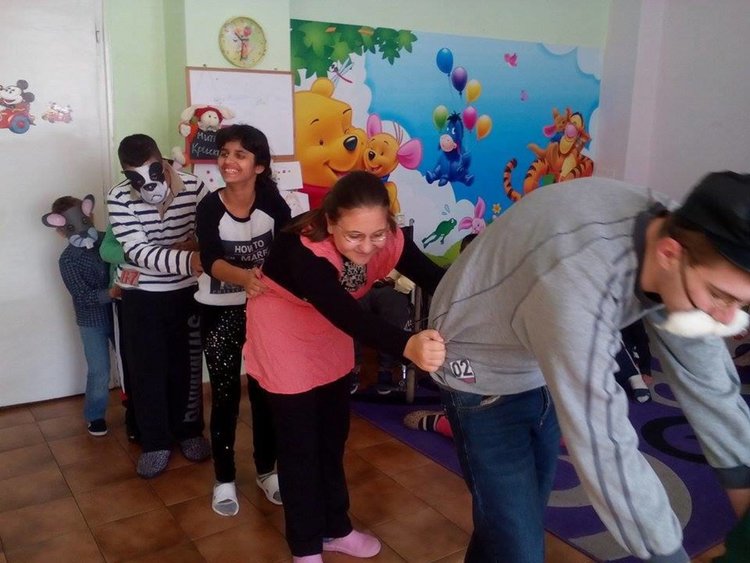 Народните будители почетоха и потребителите от Дневен център за деца с увреждания