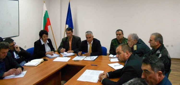 На прага на зимата-умуват как да накарат превозвачите да слагат зимни гуми, за да няма тапи