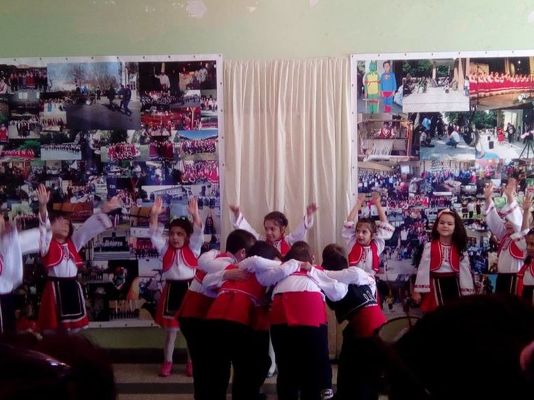 120 години история украсяват стената на читалището в Градина