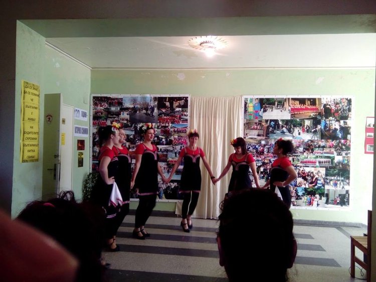 120 години история украсяват стената на читалището в Градина