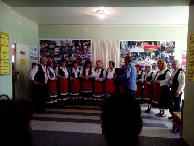 120 години история украсяват стената на читалището в Градина