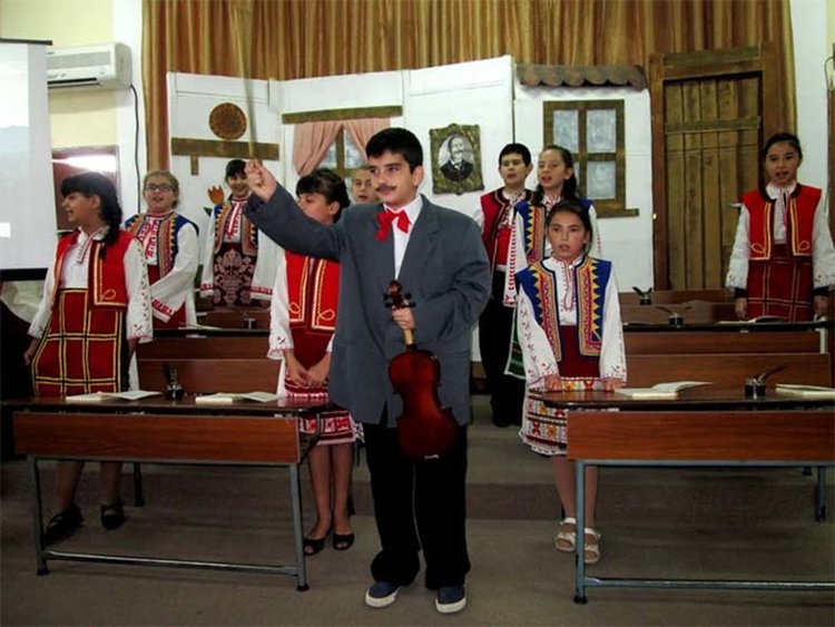 „Перото – твоя остра сабя“ на сцената на Майсторите