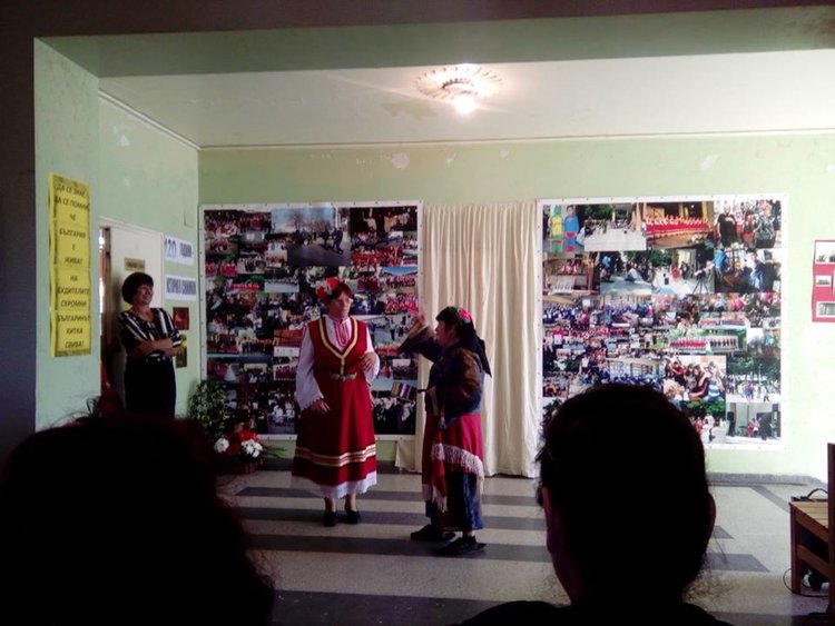 120 години история украсяват стената на читалището в Градина