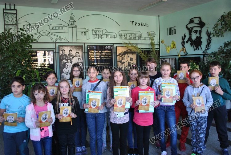 Седмокласничка организира флашмоб за народните будители