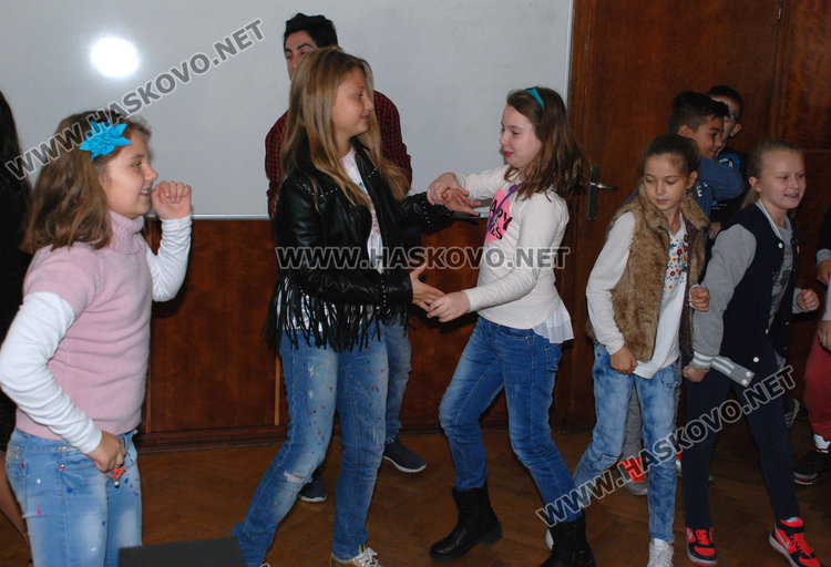 Наградиха малките посланици на доброто