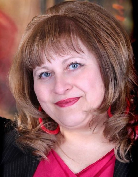 Две стихосбирки ще представи в КДК тази вечер Виолета Петкова - снимка личен архив