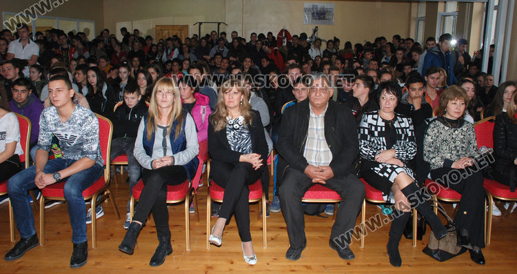 Гимназията по туризъм отбеляза патронния си празник предсрочно заради изборите