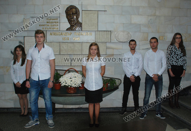 Гимназията по туризъм отбеляза патронния си празник предсрочно заради изборите