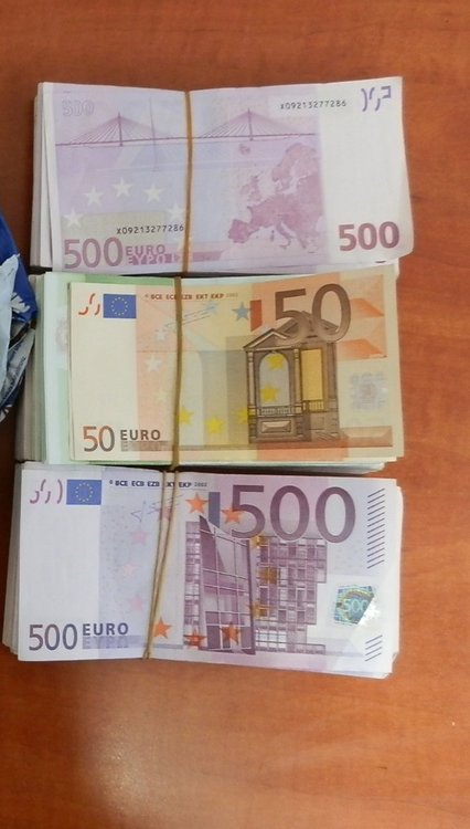 Турчин пробва да пренесе контрабандна валута за близо 300 бона