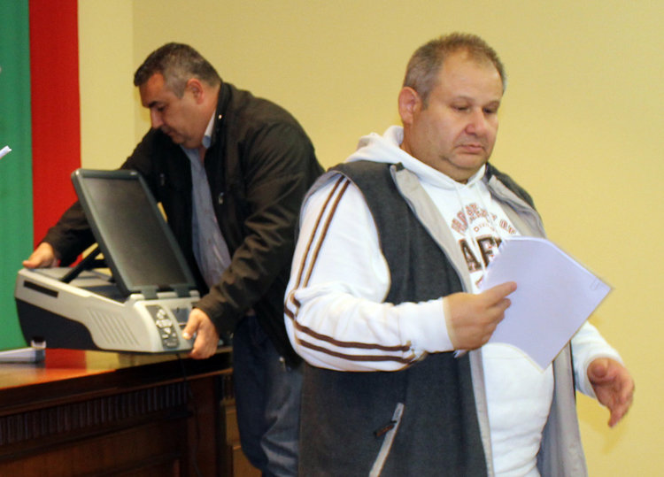 Гласуват машинно в 11 секции в училищата "Рилски" и "Петьофи" 