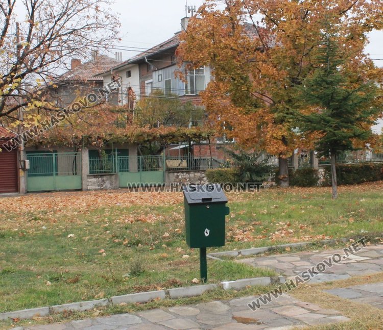 Посегнаха и на новите кошчета за кучешки отпадъци