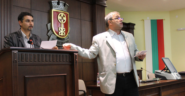 Гласуват машинно в 11 секции в училищата "Рилски" и "Петьофи" 