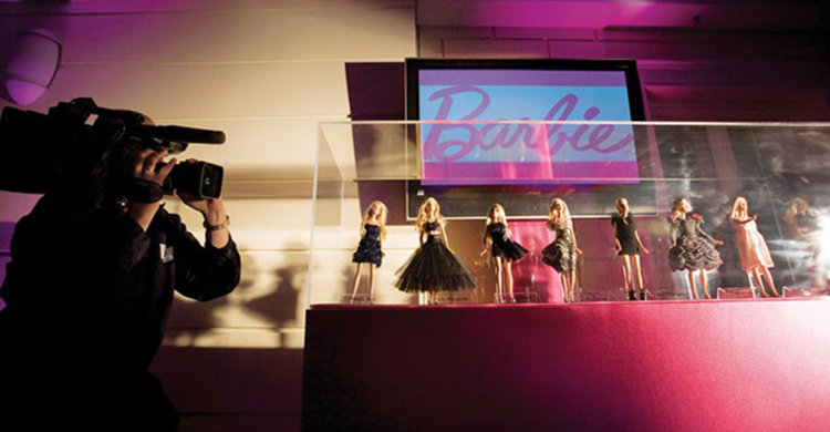 Авторката работи в областта на 