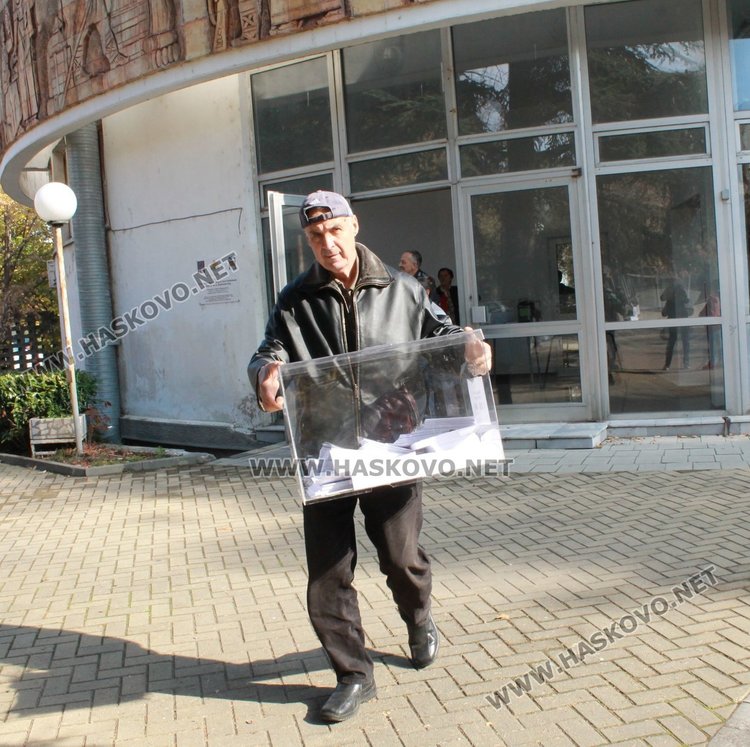 Секционните комисии в община Димитровград получиха бюлетините за президенските избори