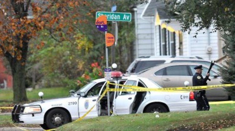 В САЩ: Откриха жена в контейнер за смет, вързана като куче