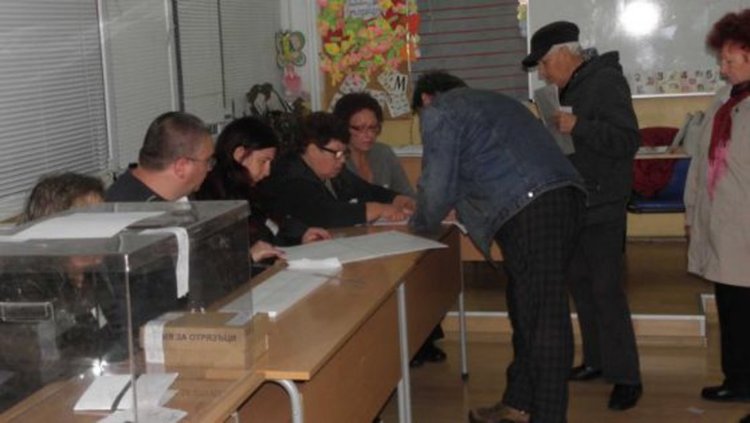 Няма сигнали за сериозни нарушения на изборите в началото на деня