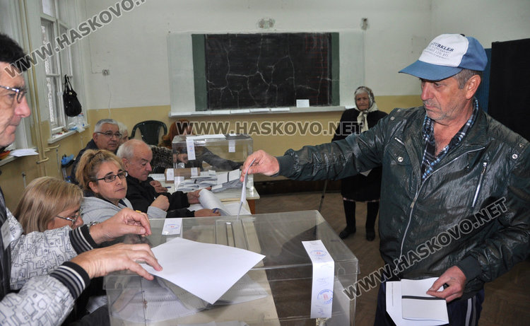 Избираме президент и вицепрезидент, гласуваме и на референдум