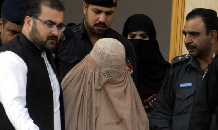 "Афганистанската Мона Лиза" няма да бъде депортирана от Пакистан