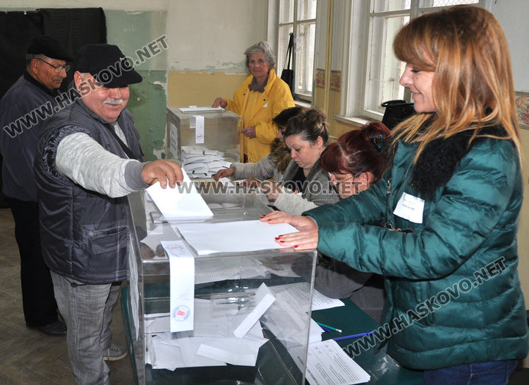 Избираме президент и вицепрезидент, гласуваме и на референдум