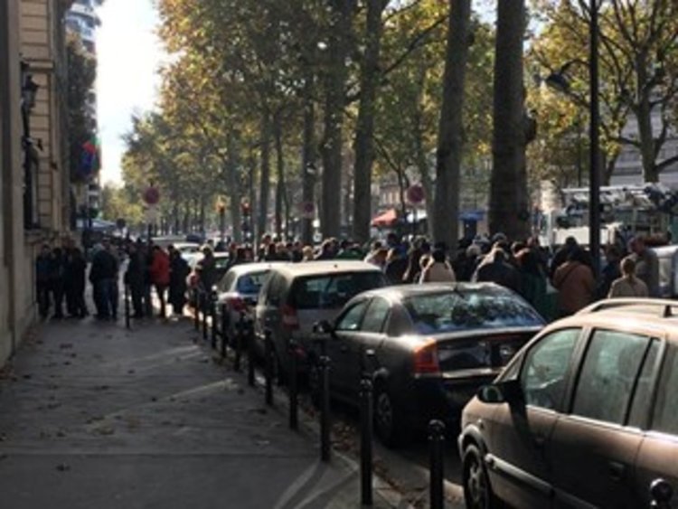 В Париж чакат по 2 часа, за да гласуват  