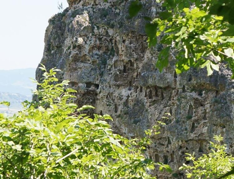 Гигантската арка край изоставеното Орешари