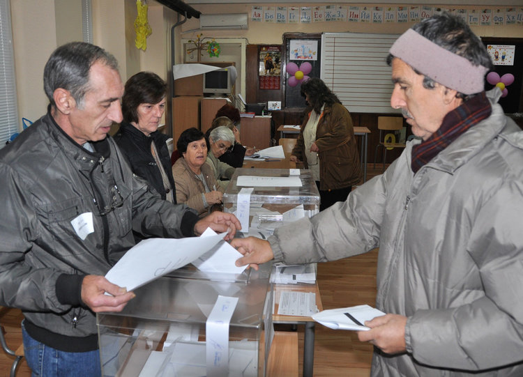 12 % гласуваха до 10 часа в областта, най-активни в Тополовград