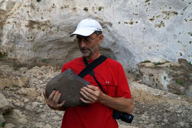 Гигантската арка край изоставеното Орешари