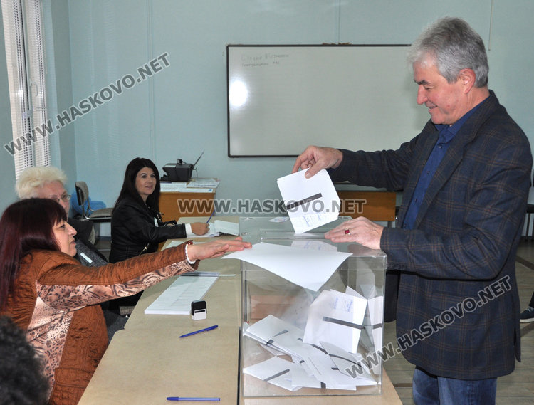 Избираме президент и вицепрезидент, гласуваме и на референдум