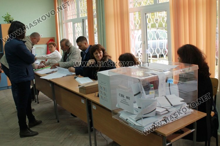 До 13 часа:  25,7% от избирателите в Димитровградско гласували за президент