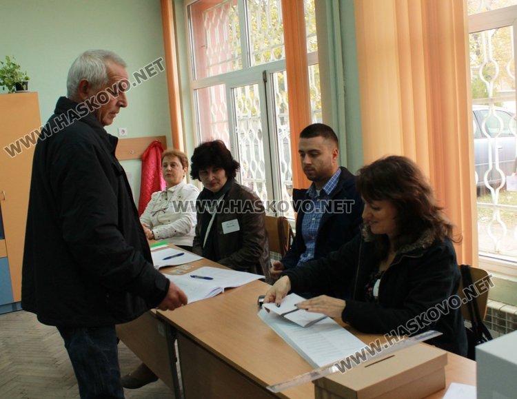 23 043 избиратели в община Димитровград са гласували на изборите за президент до 17 часа 