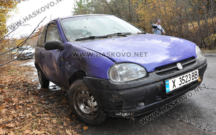 Семейство заора с бясна скорост в канавката край Узунджовския път