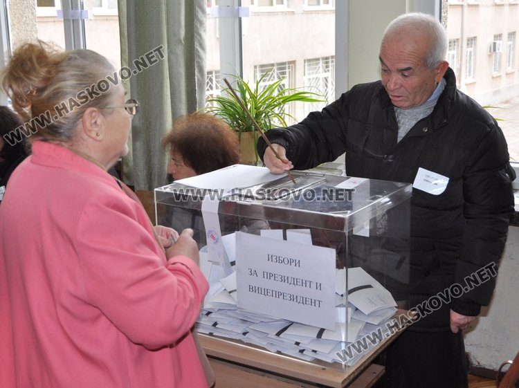 Окончателно в Хасково: Радев – 40 732 гласа, Цачева 31 698, Банев с 243