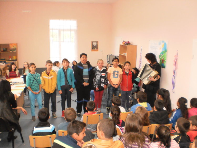 В Бяла река с патриотични игри отбеляза патронния празник на училището