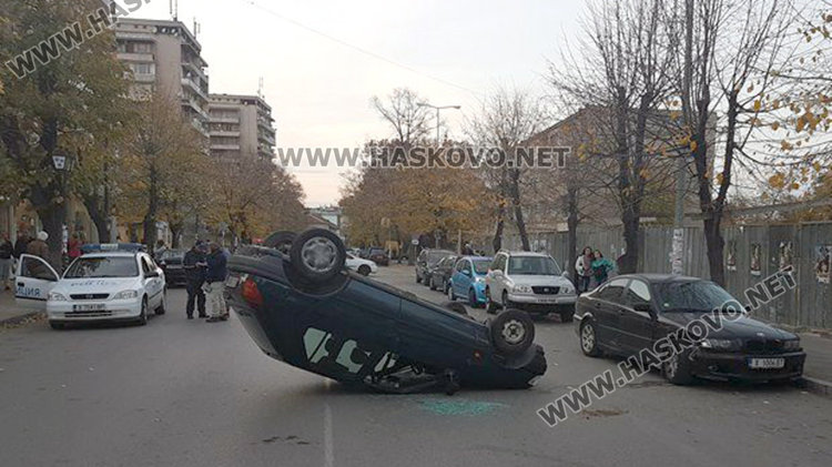 Заплеснат харманлиец се обърна с Форда си по таван на главната