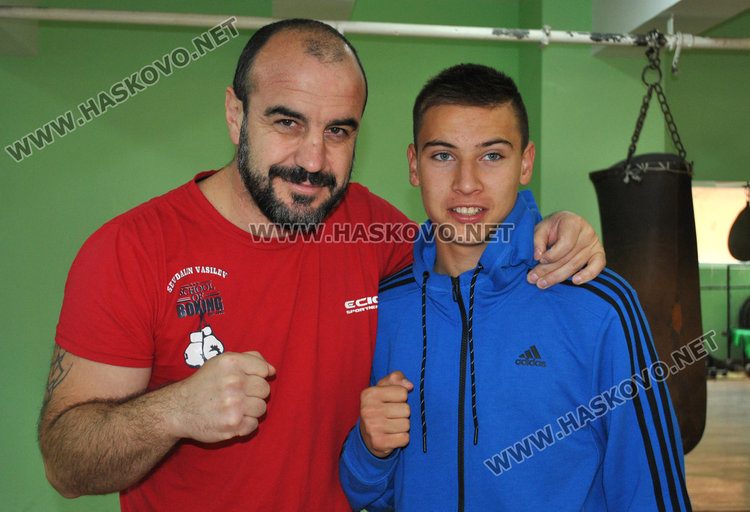 Треньорът Людмил Димитров и Емирджан Мехмед