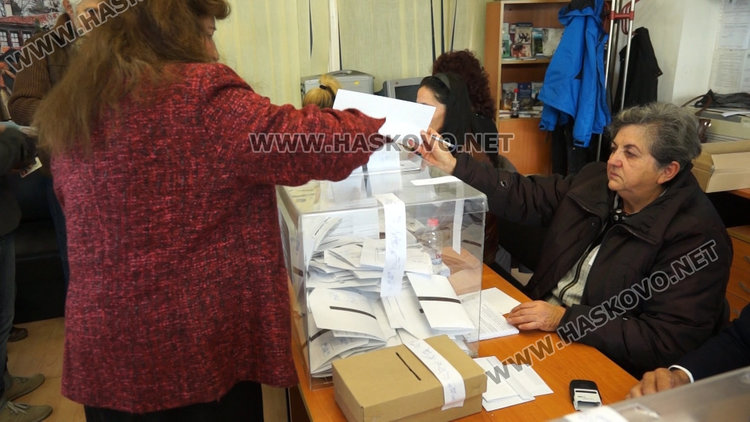 Окончателни резултати от президентския вот: Кой и с колко гласа води в изборите за президент в Смолянска област