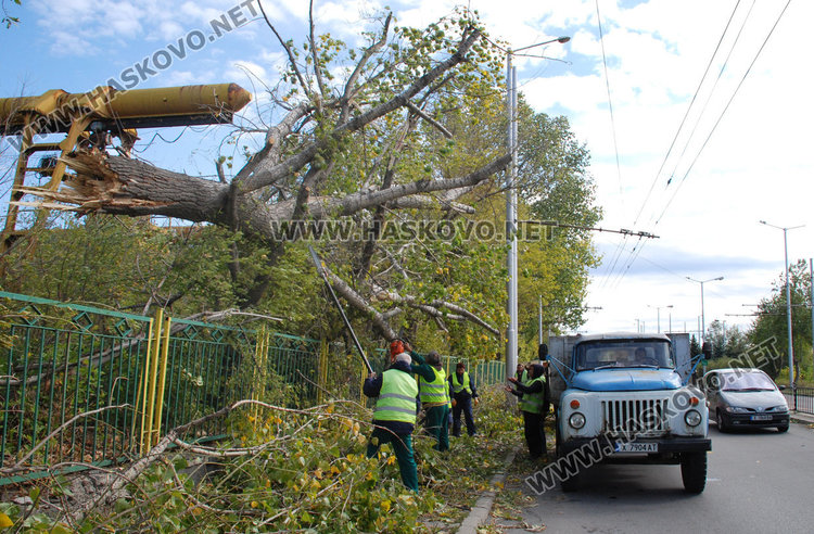 Опасно време с вятър до 115 кm/h