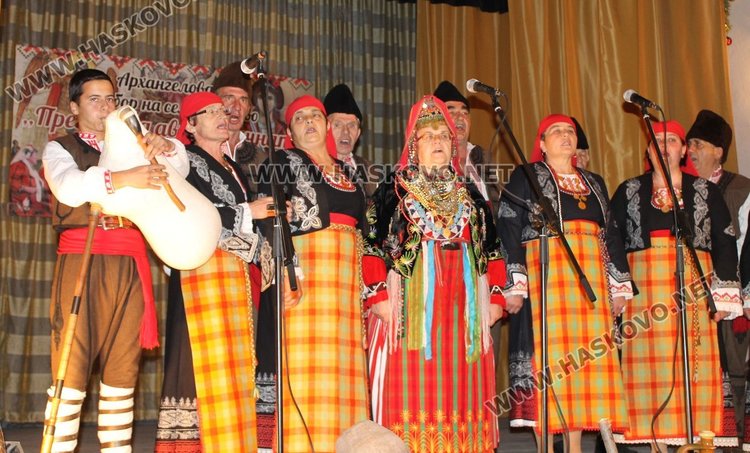 Родопски носии демонстрираха на Архангеловден в Радиево