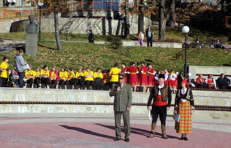 101 Алпийски батальон чества празник с награждаване и поход,отваря врати за гости в поделението 