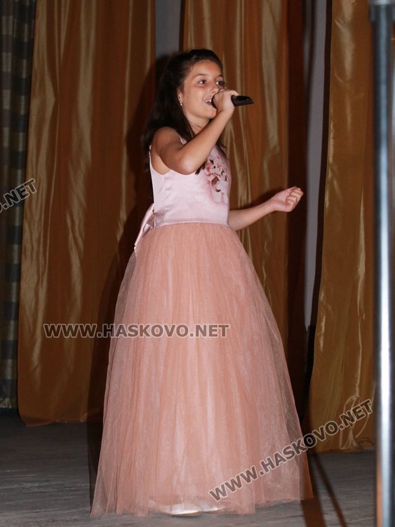 рограмата започна с изпълнение на талантливата Даяна Славова