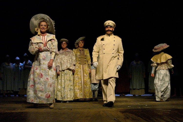 Драматичният театър на Варна гостува в Кърджали със "Свекърва"