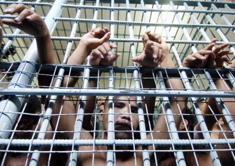 Доживотен затвор за мъжа, открил стрелба на летище в LA